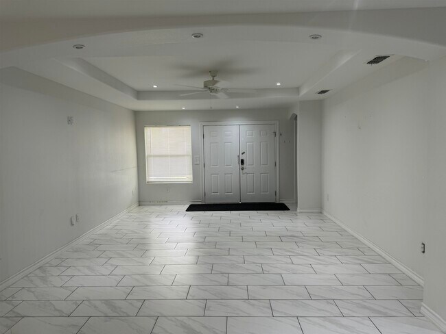 Building Photo - 2931 Rowan Dr