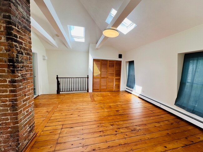 Building Photo - 18 Appleton St