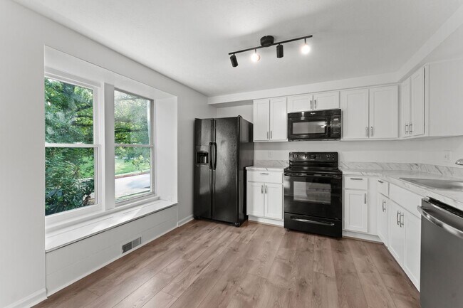 Foto del edificio - 8161 Sheffield Ct
