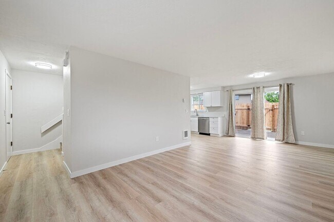 Foto del edificio - 2-Story Newly Remodeled 2-Bedroom, 1.5-Bath Duplex In Springfield!