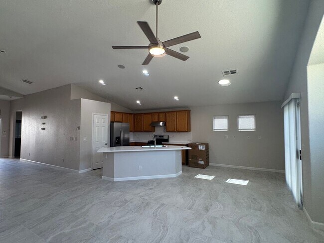 Building Photo - 1 story home, 3 bedrooms, 2 bathrooms, 2 c...
