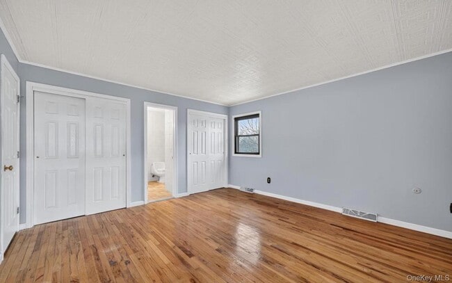 Foto del edificio - 8 Badami Dr