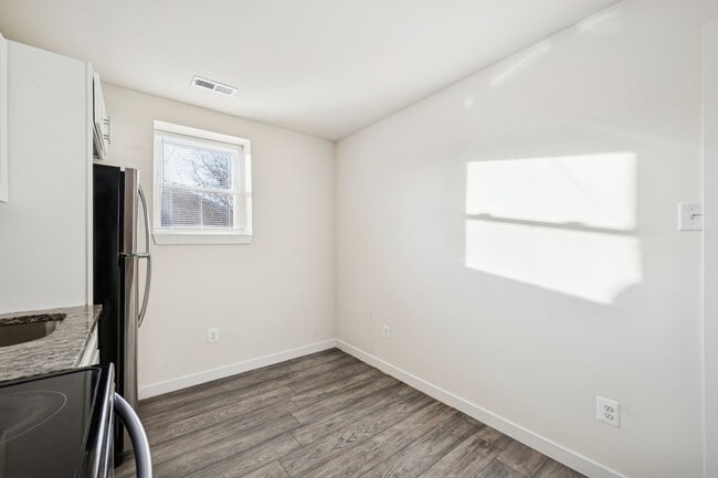 Building Photo - 876 Wynnewood Rd