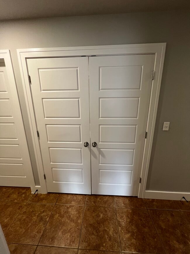 Building Photo - 205 E Marietta Ct