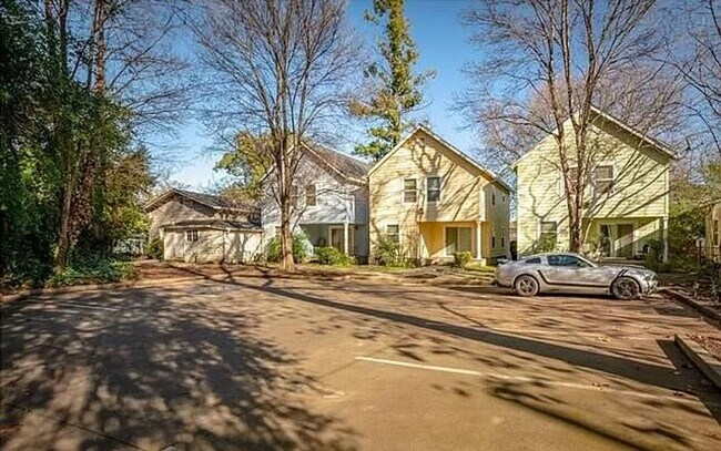 Foto del edificio - **Reserve for NOW SUMMER 2026** Beautiful Home Close to Downtown Chico