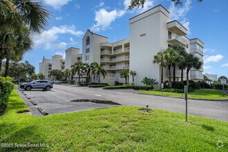 Building Photo - 8871 Lake Dr