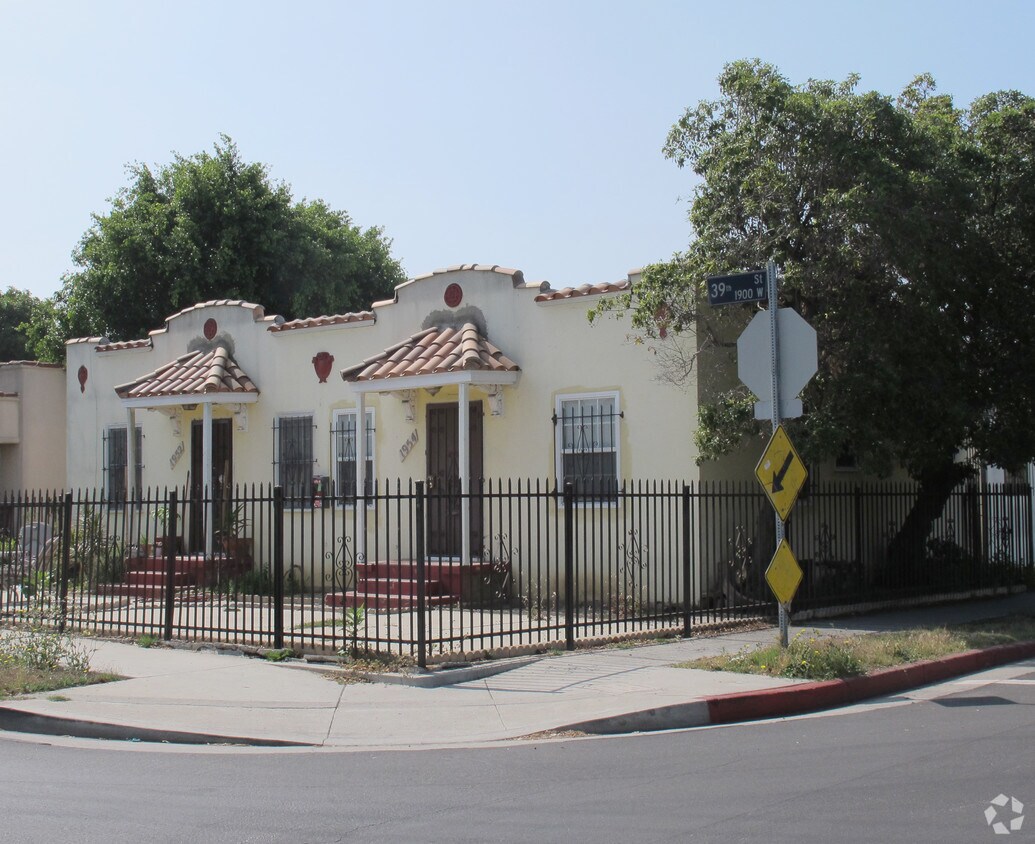 Foto principal - 1952 W 39th St