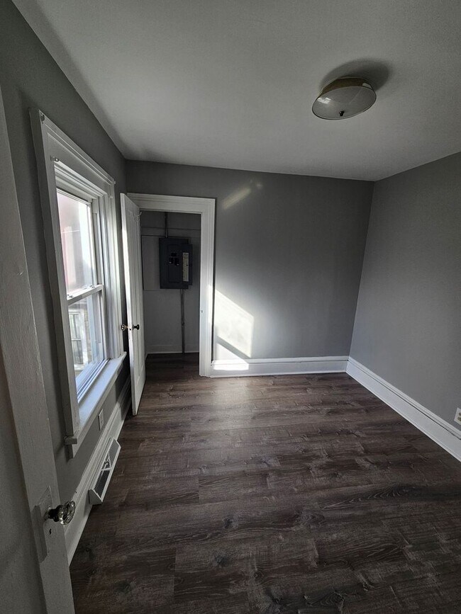 Building Photo - 918 Villa St