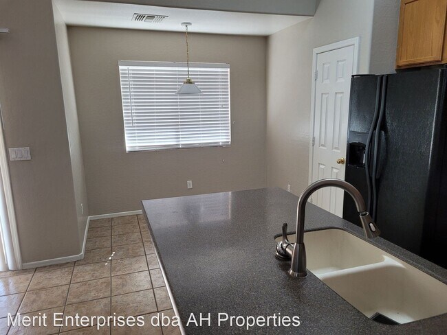 Foto del edificio - 3 br, 2 bath House - 10933 W MINNEZONA AVE