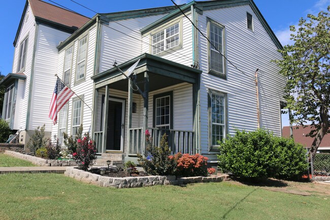 Building Photo - Nesbitt Ln