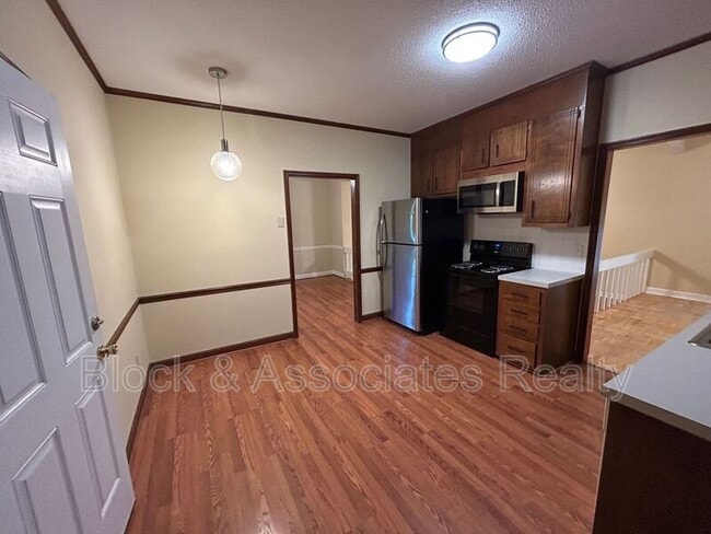 Foto del edificio - 906 Forestglen Dr