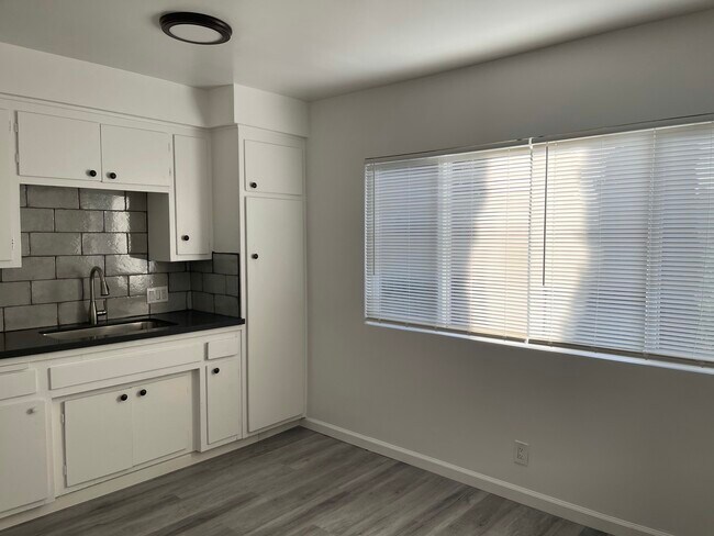 Foto del edificio - 4760 Edison St