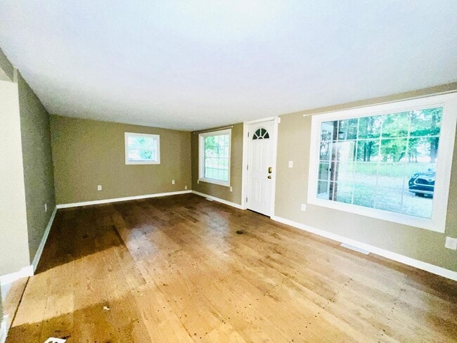 Building Photo - Move in ready!
