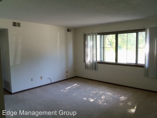 Building Photo - 1105 Kent Cir