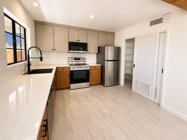 Foto del edificio - 532 E Arrellaga St