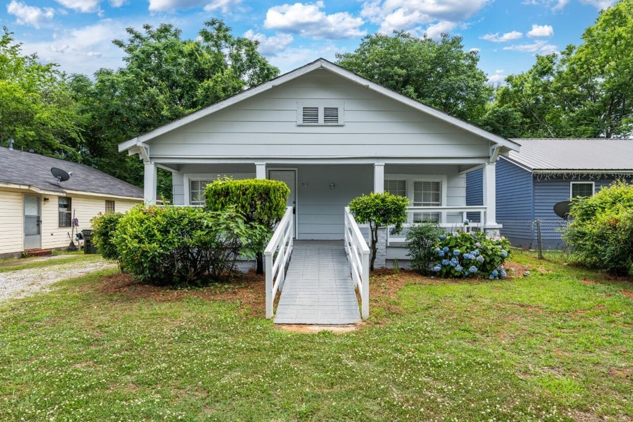 Stylish 4BR/2BA Home in Tuscaloosa – Moder... - Stylish 4BR/2BA Home in Tuscaloosa – Moder...