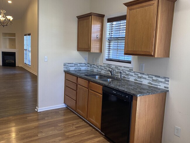 Foto del edificio - 5922 Fox Ridge Ln