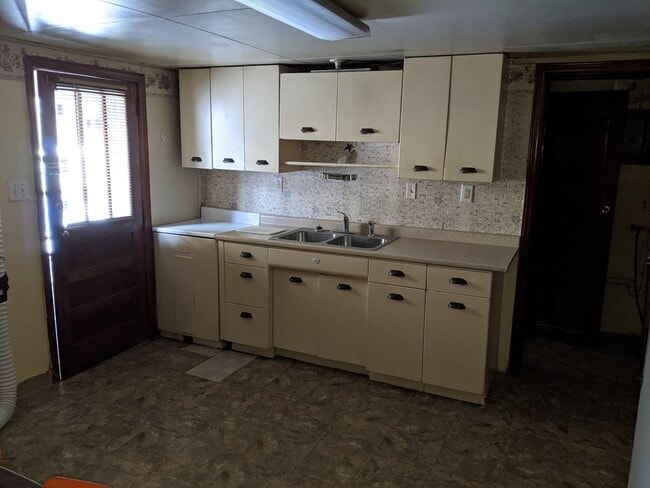 Building Photo - 5738 Redbud Hwy