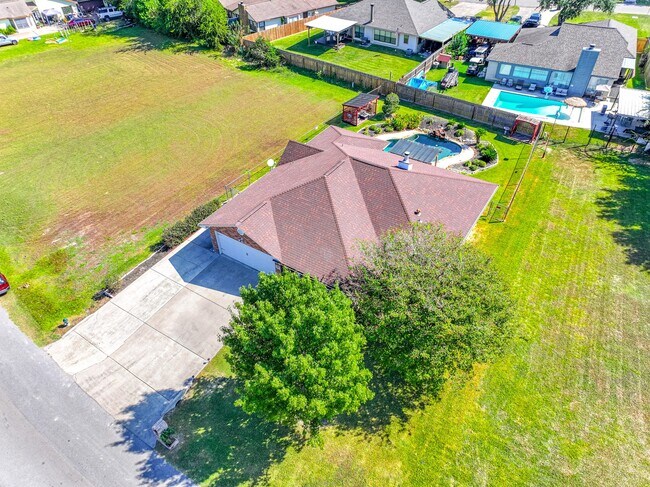 Building Photo - 13417 Bunker Hill Dr