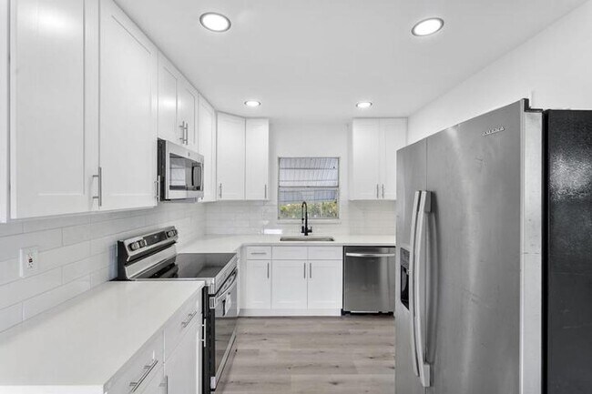 Foto del edificio - 316 NW 6th Ct