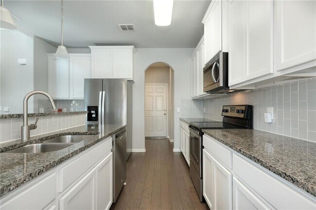Building Photo - 8803 Donatello Dr