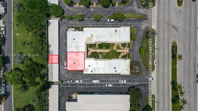 Foto del edificio - 9940 Collins Ave