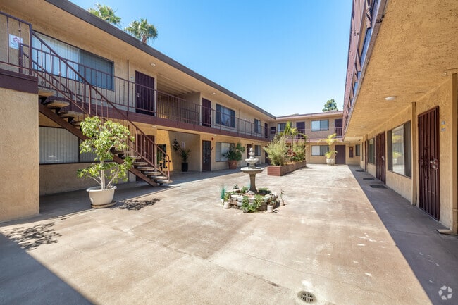 Building Photo - Hawthorne Chateau Apartments