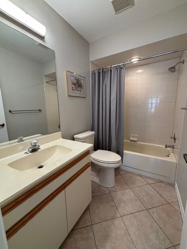 Baño de invitados - 5699 Sheffield Greene Cir
