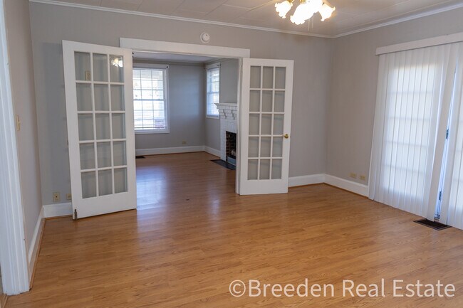 Building Photo - 3220 Lytle Dr