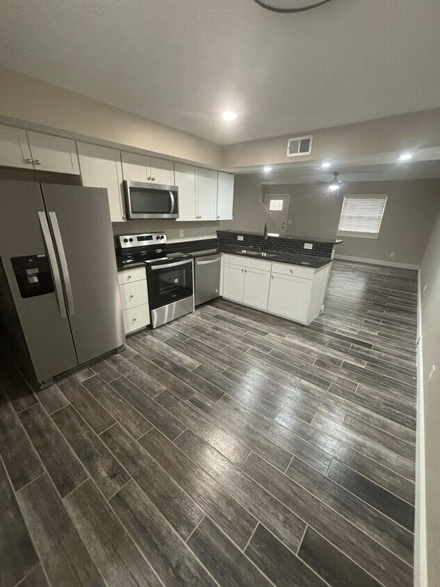 Primary Photo - 3229 Summerhill Ln