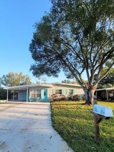 Building Photo - 513 Firefly Ln