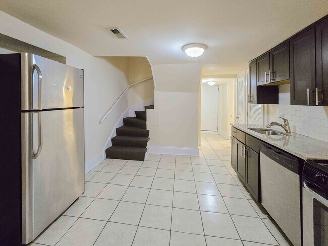 Foto del edificio - 877 W Lill Ave