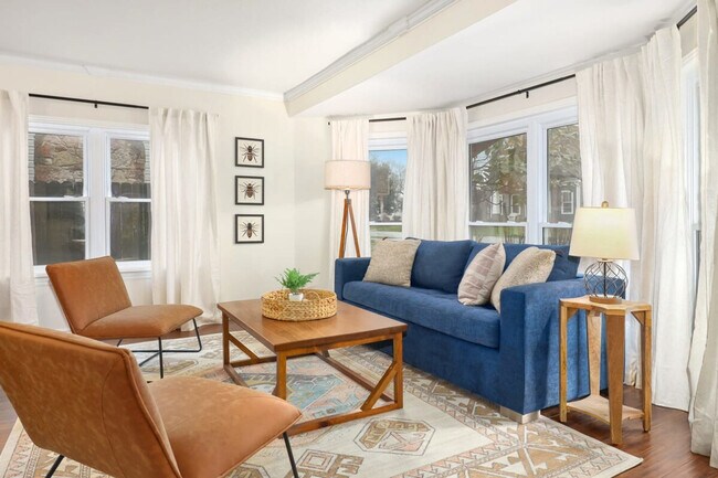 Building Photo - 604 NW B St