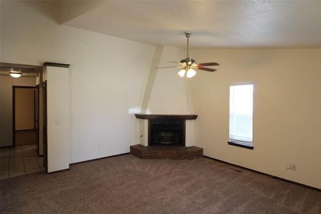Building Photo - 904 Aspen Ct