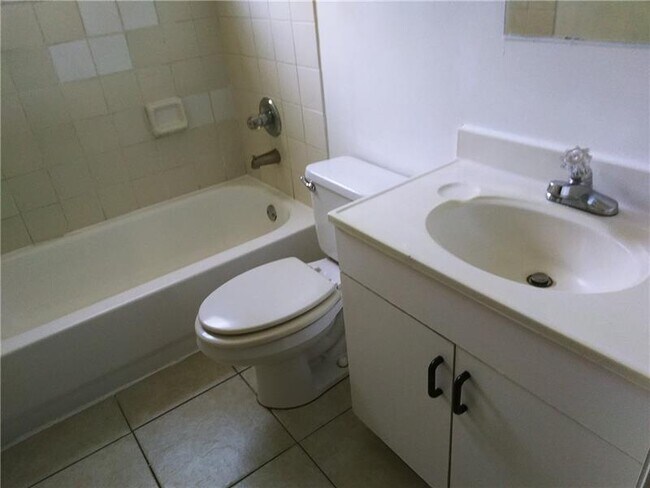 Building Photo - 2319 Johnson St