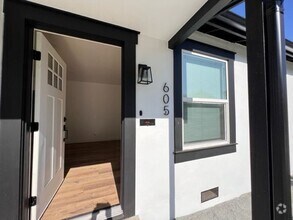 Building Photo - 601 W Kaweah Ave
