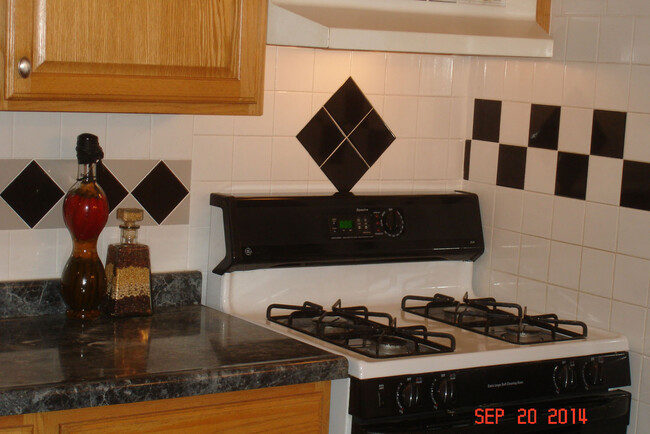 Foto del edificio - 2424 Highland Cir
