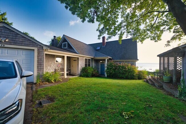 Foto del edificio - 73 Bayside Ave