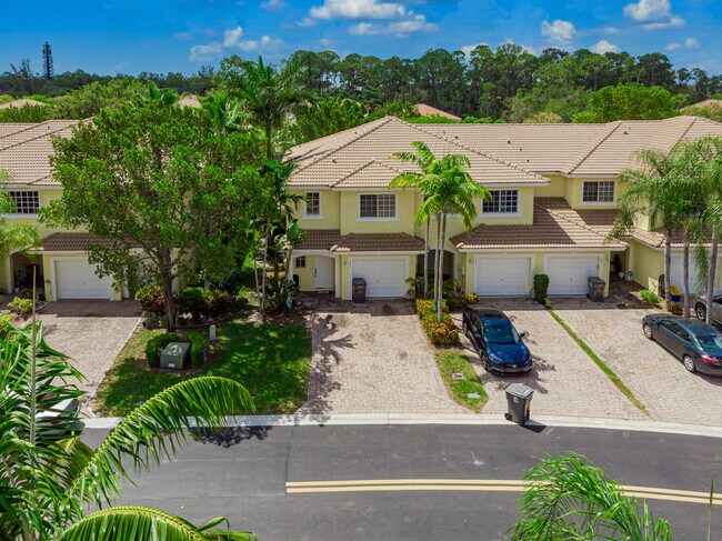 Foto del edificio - 1227 Imperial Lake Rd