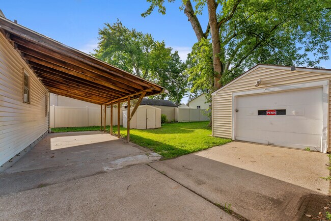 Foto del edificio - 1539 Weston Ave