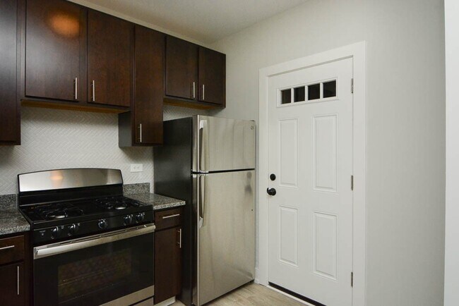 Foto del edificio - 706 W Brompton Ave