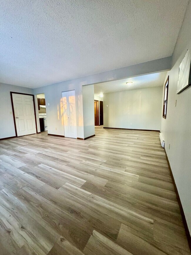 Foto del edificio - Updated 2 Bedrooms - Leonard North Dakota Rental