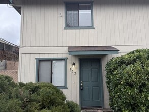 Building Photo - 152 Southridge Way