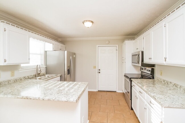 Building Photo - 300 Vernon Traylor Dr