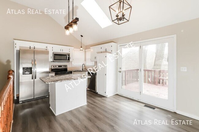 Foto del edificio - Wonderful 3 Bed/ 3 Bath split-level home i...