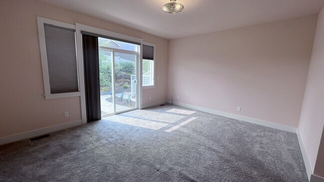 Foto del edificio - NEW Price!! MUST SEE Latah Valley 3 bed/2 ...
