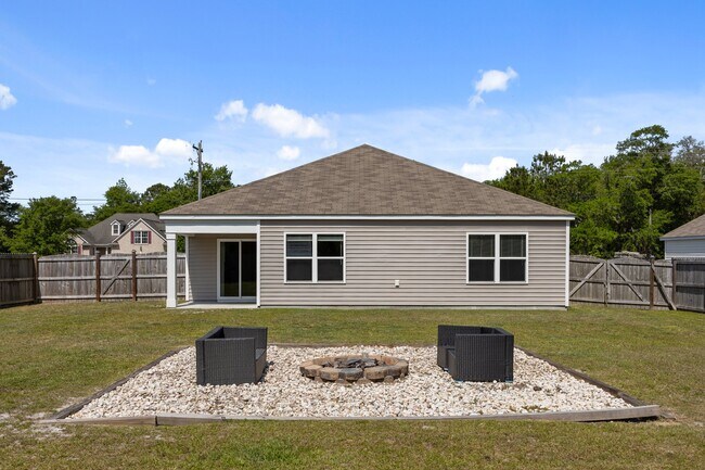 Foto del edificio - 186 Everett Yopp Dr