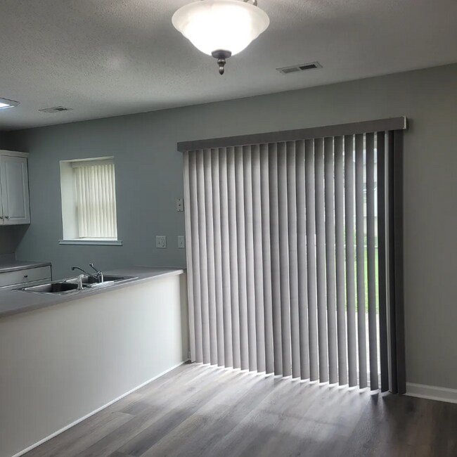 Foto del edificio - 2405 King Arthurs Ct