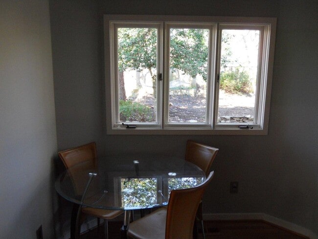 Building Photo - 10040 Stonemill Rd