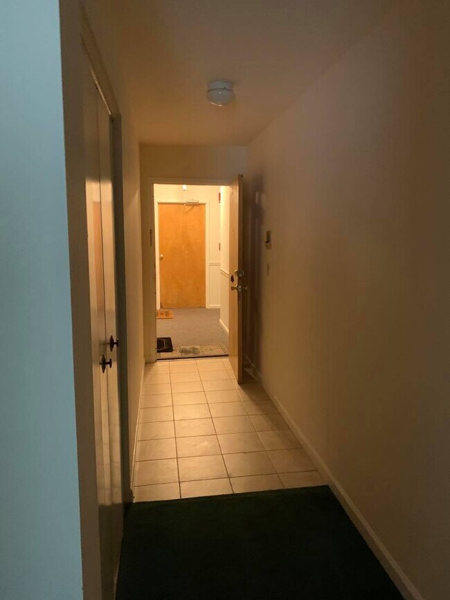 Entrance - 910 Hope St